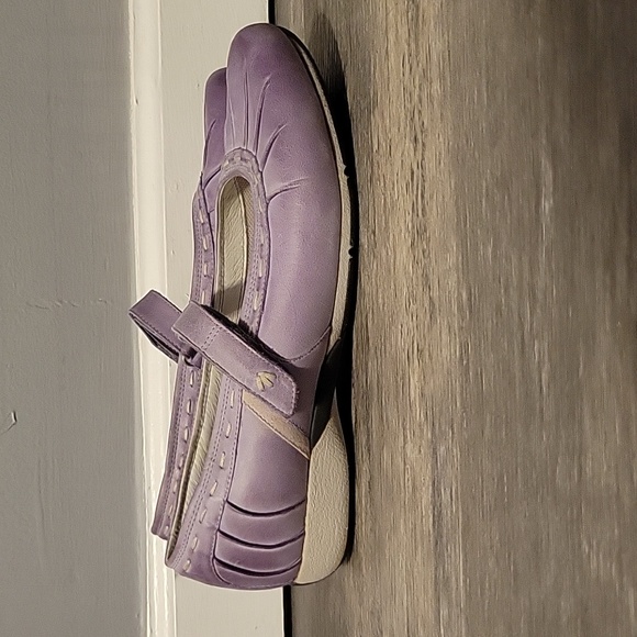 Beautiful Light Purple Mary Jane Style Ariat Shoes - Picture 5 of 8
